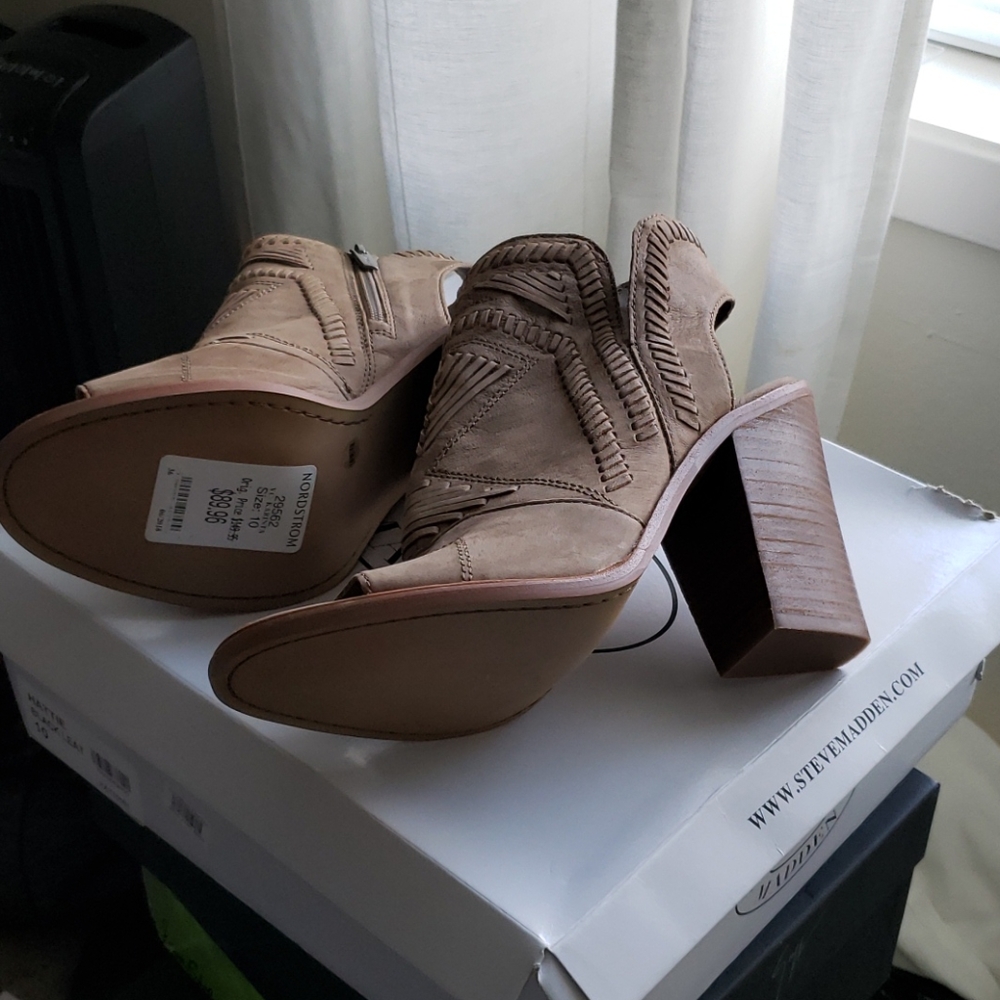 Heels - Picture 3 of 6